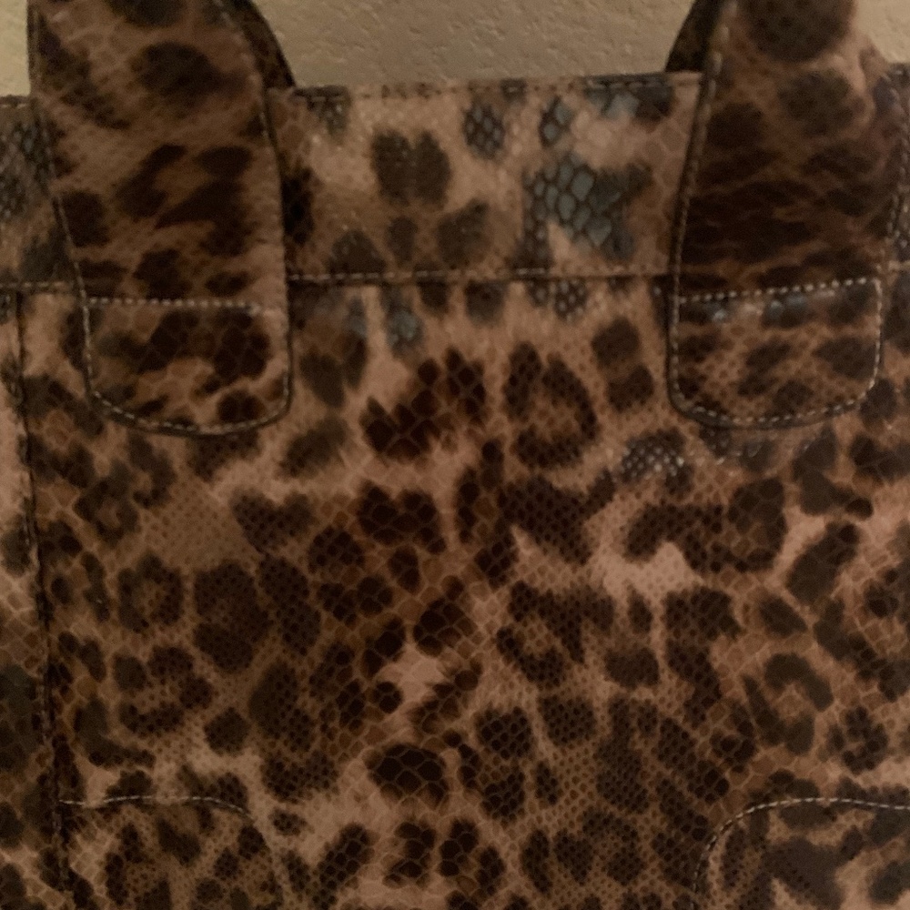 Guess purse - Picture 4 of 10